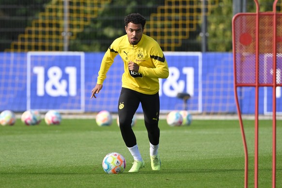 Donyell Malen Borussia Dortmund 20.09.2022, Fussball GER, Saison 2022/23, 1. Bundesliga, Training Borussia Dortmund, Dortmund Nordrhein Westfalen Deutschland *** Donyell painting Borussia Dortmund 20 ...
