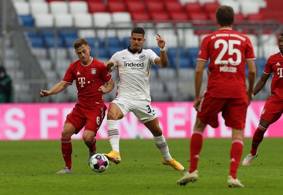 FC Bayern Muenchen vs. Eintracht Frankfurt, 1. Bundesliga, 24.10.2020 Joshua Kimmich FC Bayern Muenchen, Andre Silva Eintracht Frankfurt, FC Bayern Muenchen vs. Eintracht Frankfurt, 1. Bundesliga, 24. ...