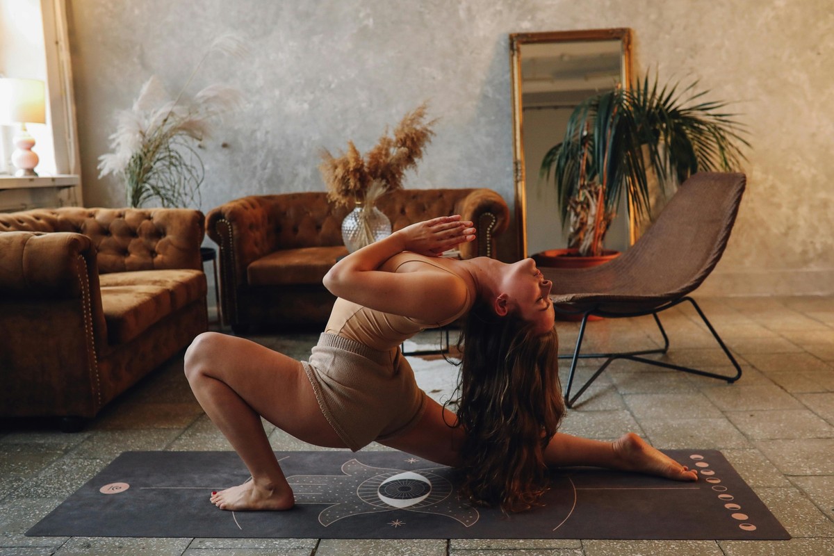 woman tantra yoga