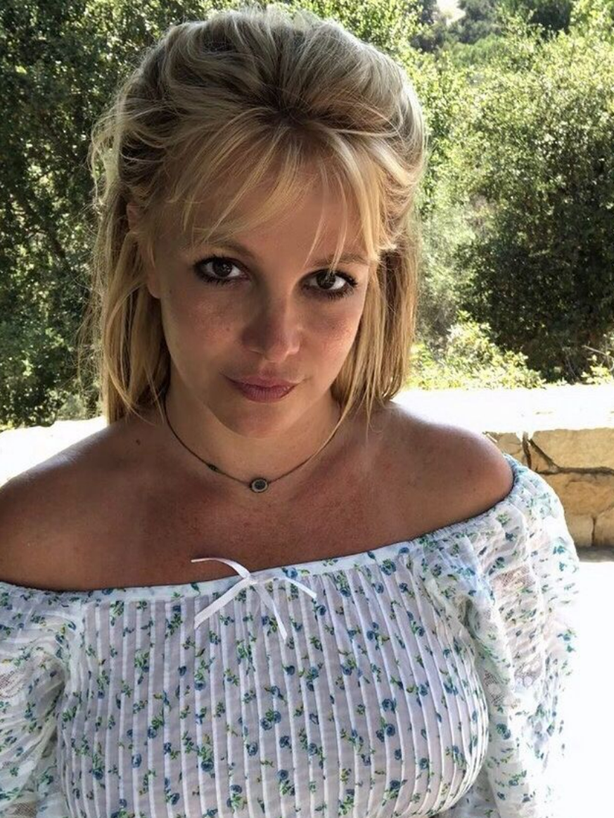 After her surprise Instagram departure, superstar Britney Spears returned to the platform. 