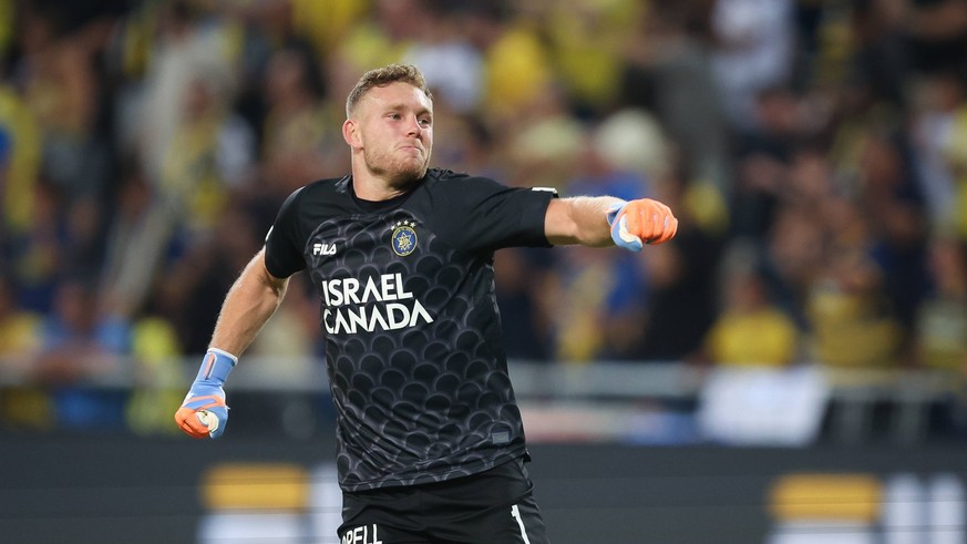 Maccabi Tel Aviv Goalkeeper Daniel Peretz Daniel Peretz, goalkeeper for the Israel national team, Nationalteam and Maccabi Tel Aviv, is playing his last match at Maccabi Tel Aviv against NK Celje in t ...