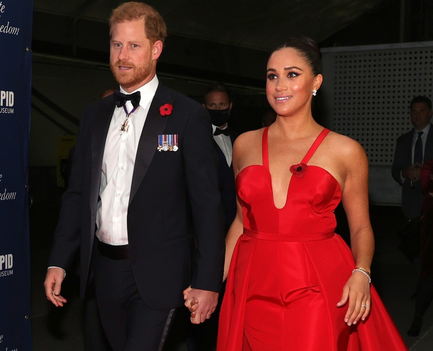 NEW YORK, NEW YORK - NOVEMBER 10: Prince Harry, Duke of Sussex and Meghan, Duchess of Sussex attend the 2021 Salute To Freedom Gala at Intrepid Sea-Air-Space Museum on November 10, 2021 in New York Ci ...