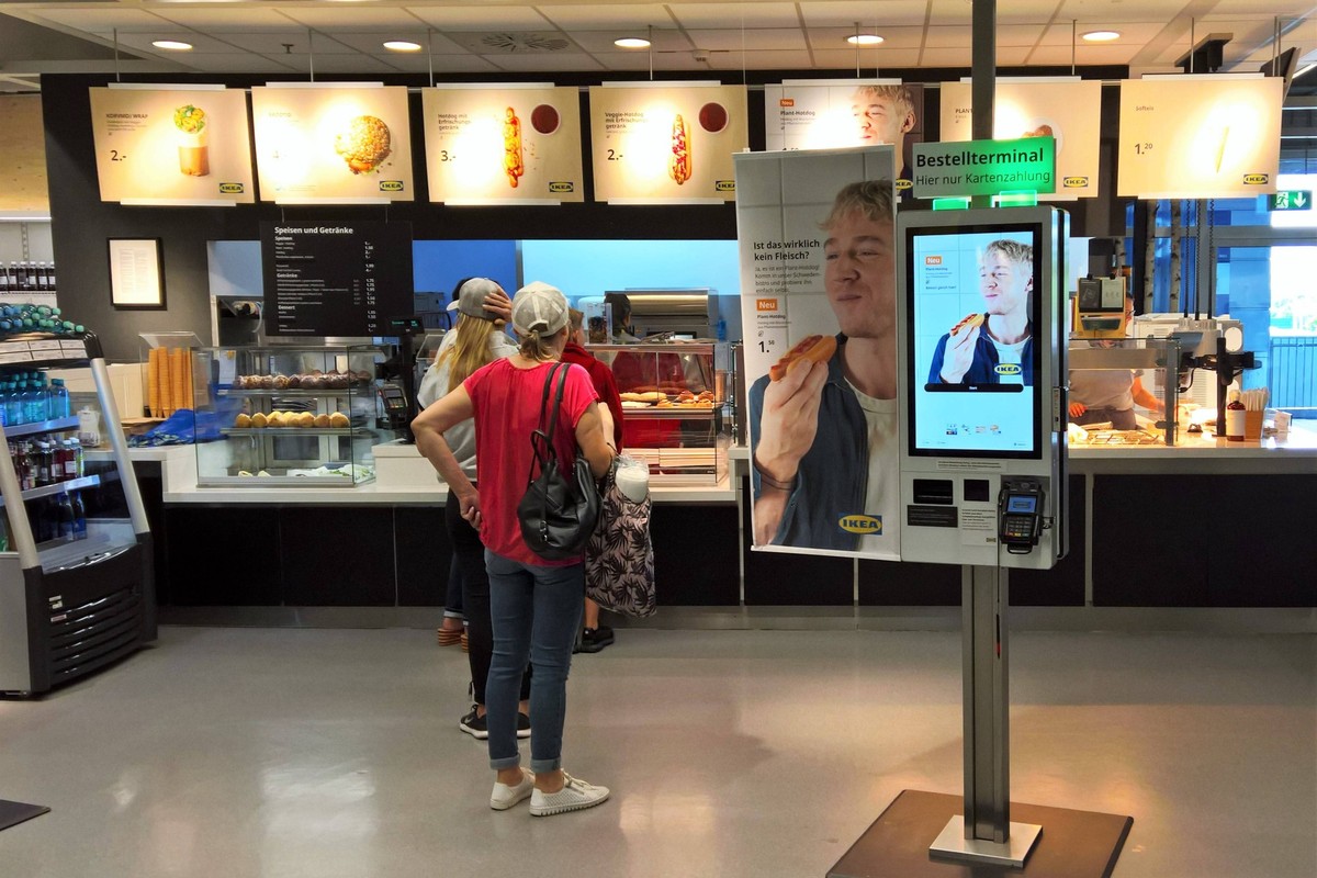 Ikea Bistro, Bestellterminal - nur Kartenzahlung, Hotdog bzw Hot Dog - Abholstation *** Ikea Bistro, order terminal card payment only, hot dog or hot dog pick-up station