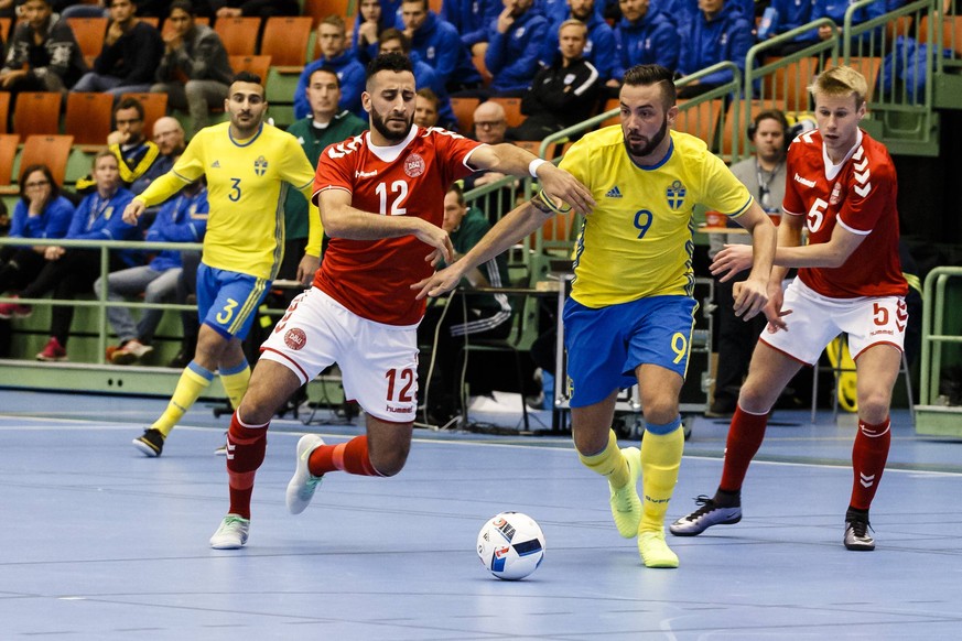 Die dänische Futsal-Nationalmannschaft bei einem Spiel gegen Schweden.&nbsp;