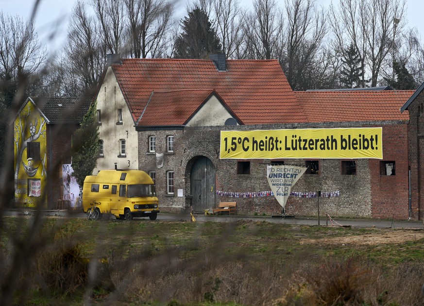 Das Dorf Lützerath soll dem Braunkohletagebau Garzweiler weichen. Der Widerstand beruft sich auf das Klimaziel 1,5 Grad maximale Erderwärmung
