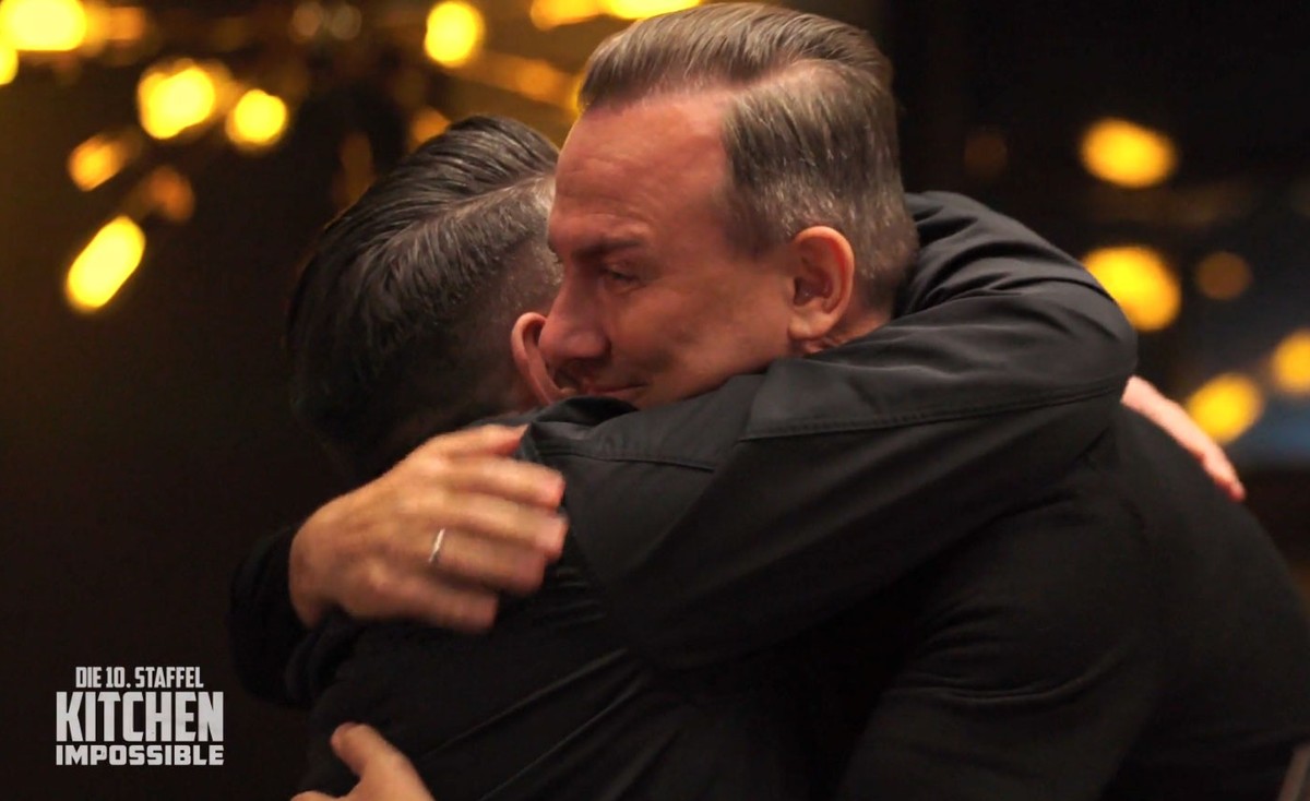 Tim Mälzer und Tim Raue sorgen für einen emotionalen Moment.