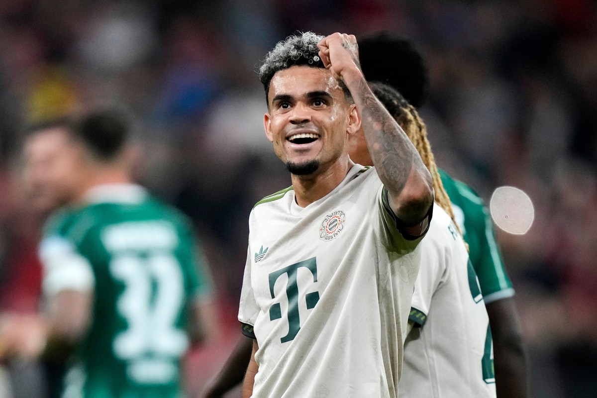 Bayern&#039;s Luis Diaz celebrates after scoring his side&#039;s opening goal during the Bundesliga soccer match between Bayern Munich and Werder Bremen at the Allianz Arena in Munich, Germany, Friday ...