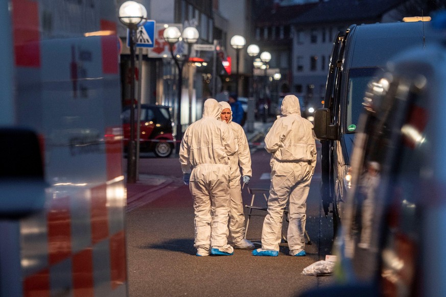 Forensic police are seen at the crime scene in front of a bar and a shisha bar at the Heumarkt in the centre of Hanau, near Frankfurt am Main, western Germany, on February 20, 2020, after at least nin ...