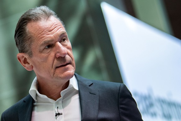 ARCHIV - 17.04.2019, Berlin: Mathias Döpfner, Vorstandsvorsitzender, kommt zur Hauptversammlung der Axel Springer SE. Ein Medienbericht über angebliche konzerninterne Nachrichten von Axel-Springer-Che ...