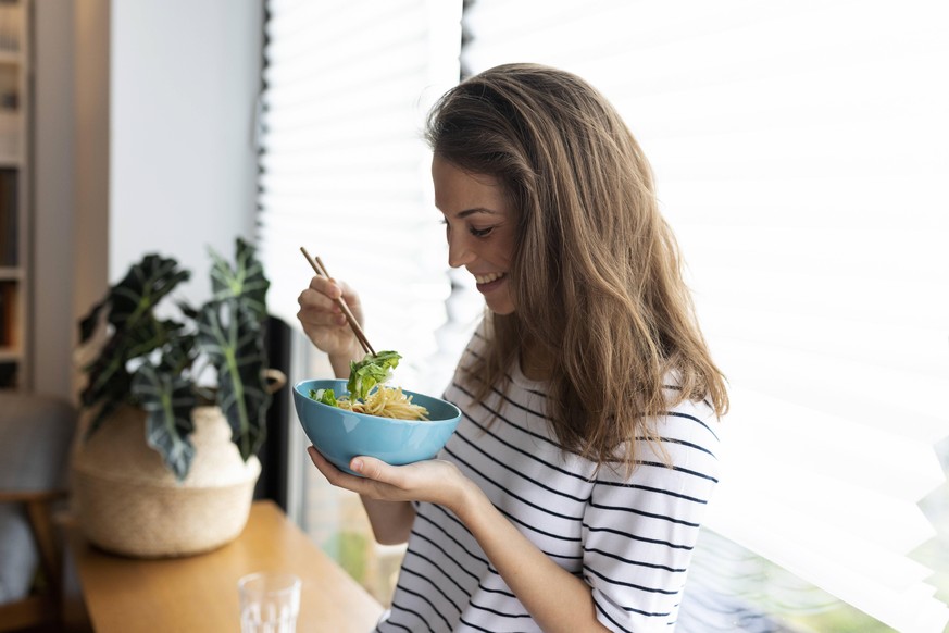 Bei Hunger hilft nur eins: Essen. Doch ein knurrender Magen kann auch andere Ursachen haben.