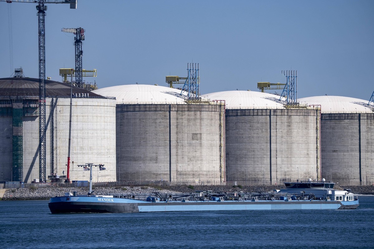 Bau eines 180.000 Kubikmeter fassenden LNG-Lagertank, er wird der vierte Tank des Gate-Terminal sein, LNG-Importterminal Tanks für flüssiges Erdgas, Eigentümer sind Vopak und Gasunie, die Tanks versor ...