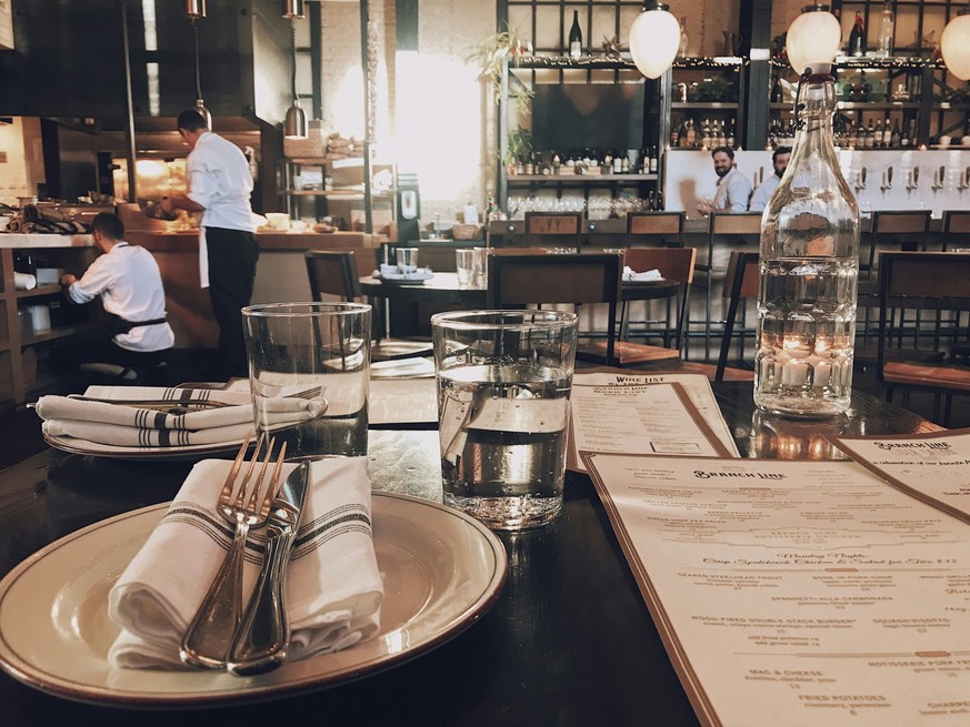 Für viele gehört es dazu, im Restaurant ein Wasser zu bestellen.