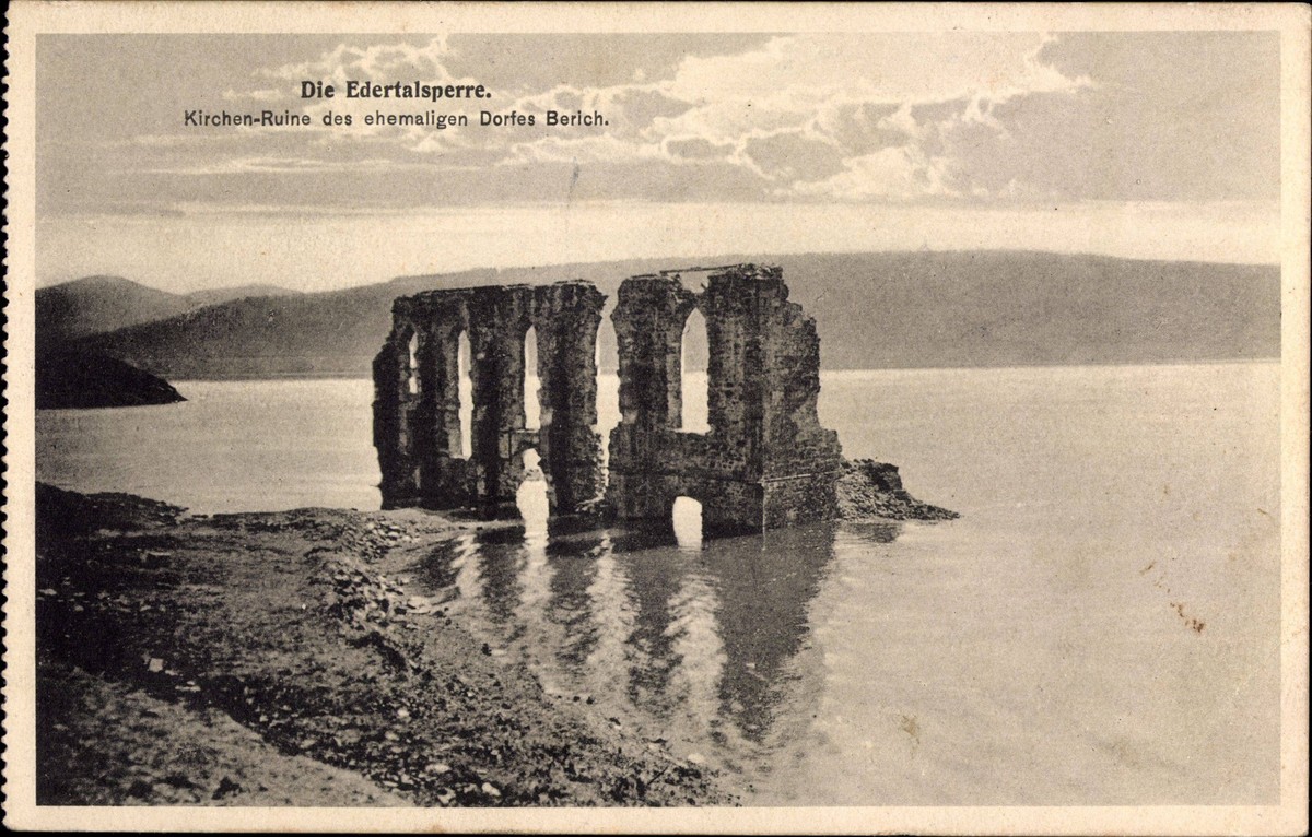 Waldeck in Nordhessen, Edertalsperre, Kirchenruine des Dorfes Berich

Waldeck in North Hesse Eder Dam Church ruins the Village Berich