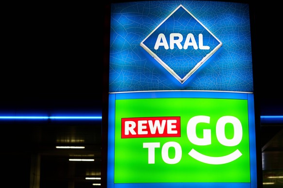 LOGO ARAL UND REWE TO GO MAINZ *** LOGO ARAL AND REWE TO GO MAINZ PUBLICATIONxNOTxINxUSA