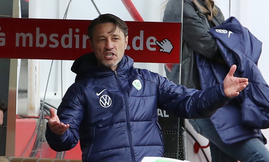 Trainer Niko Kovac zeigend, gestikulierend / / Fußball Fussball / Bundesliga Herren DFL / 7. Spieltag Saison 2022/2023 / 18.09.2022 / 1.FC Union Berlin FCU vs. VfL Wolfsburg WOB / DFL regulations proh ...