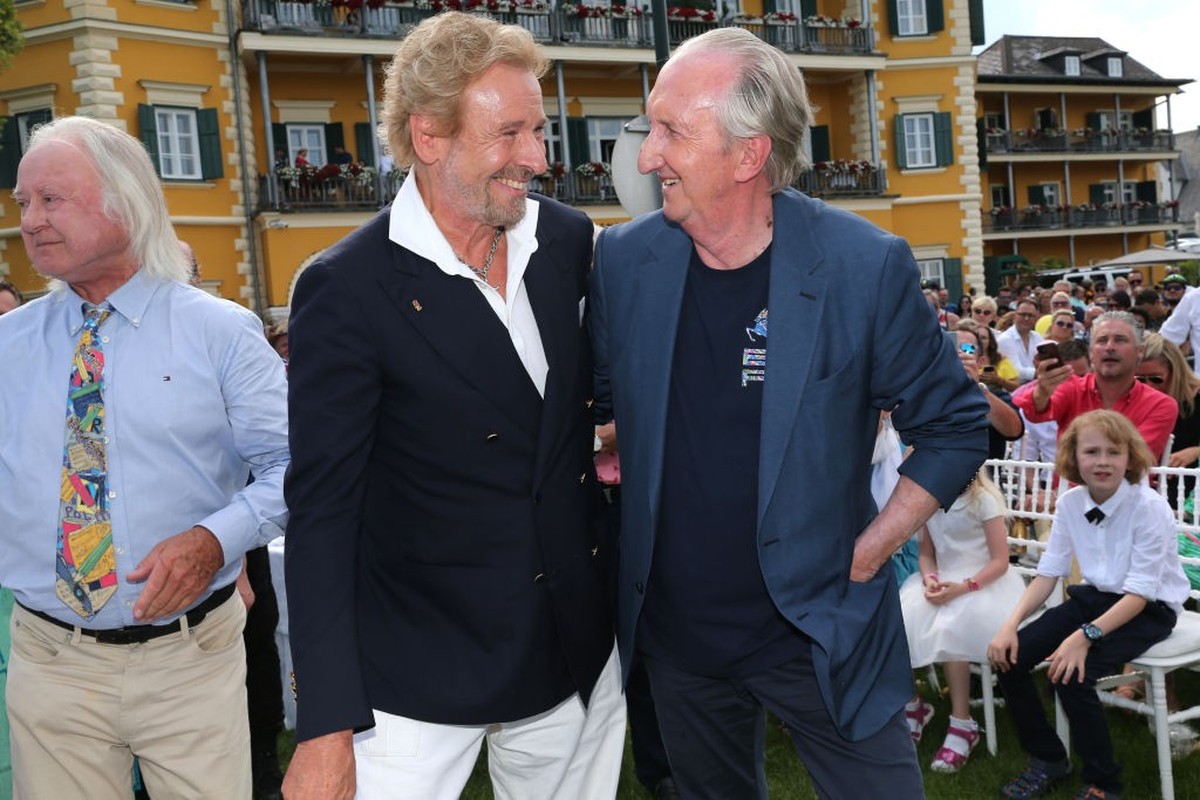 VELDEN, GERMANY - JUNE 17: Thomas Gottschalk and Mike Krüger during the 40th anniversary show of "Die Supernasen" on June 17, 2022 in Velden am Wörthersee, Austria. (Photo by Gisela Schober/ ...
