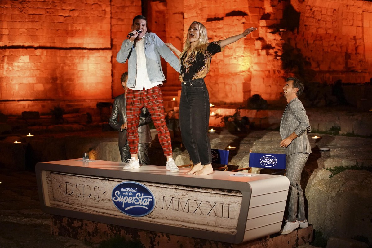 Domenico Tarantino performt am vierten und finalen Set des Auslands-Recalls, dem _Teatro Romano_ in Lecce, vor der Jury den Song _Dancing In The Moonlight&quot;.

Die Verwendung des sendungsbezogenen  ...