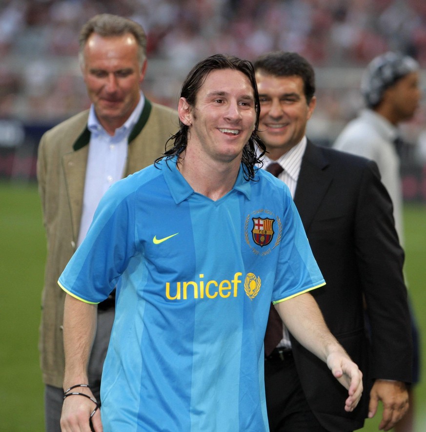 Lionel Messi und Karl-Heinz Rummenigge (hinten links) bei Mehmet Scholls Abschiedsspiel im August 2007.