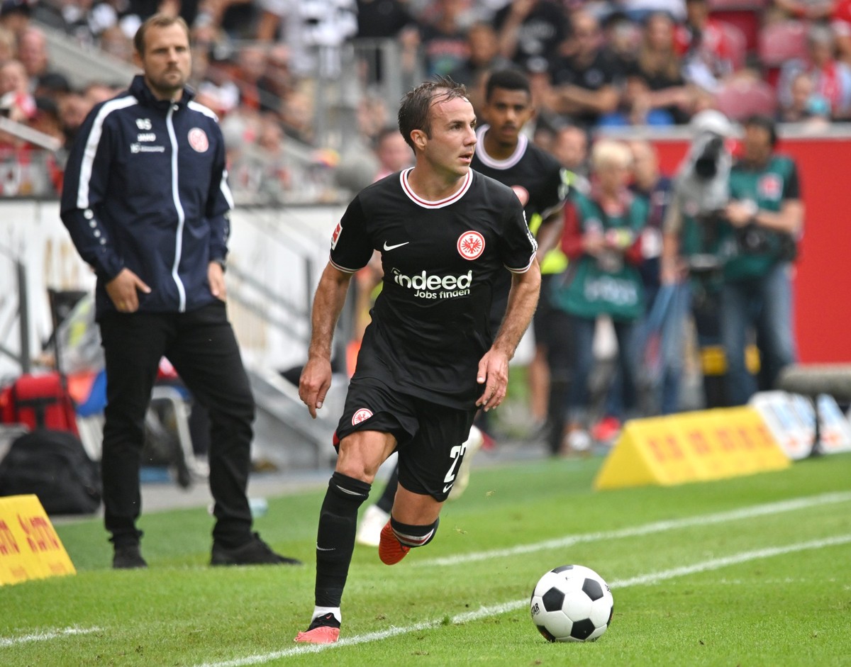 27.08.2023, Rheinland-Pfalz, Mainz: Fußball: Bundesliga, FSV Mainz 05 - Eintracht Frankfurt, 2. Spieltag, Mewa Arena. Frankfurts Mario Götze in Aktion. Foto: Torsten Silz/dpa - WICHTIGER HINWEIS: Gemä ...