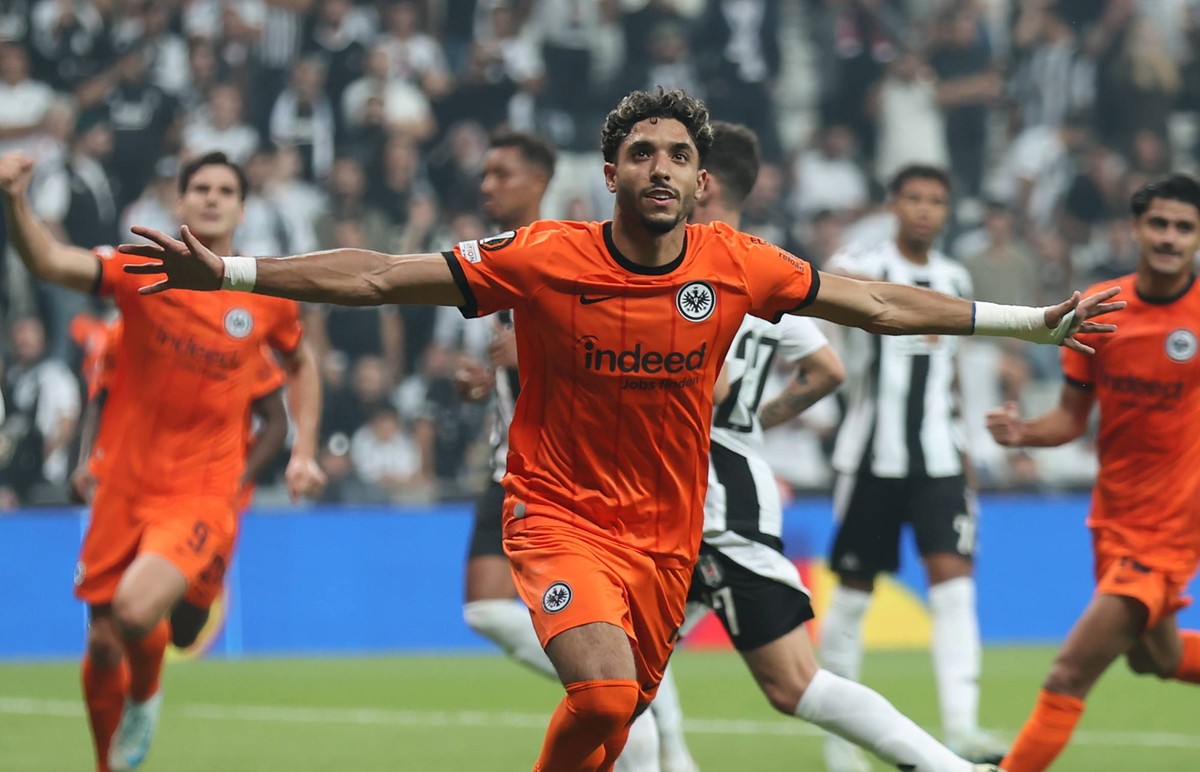 03.10.2024, Fussball UEFA Europa League, Besiktas JK Istanbul - Eintracht Frankfurt, emonline, emspor, v.l., Torjubel zum 0:1 durch Omar Marmoush Eintracht Frankfurt, Goal celebration, celebrate the g ...