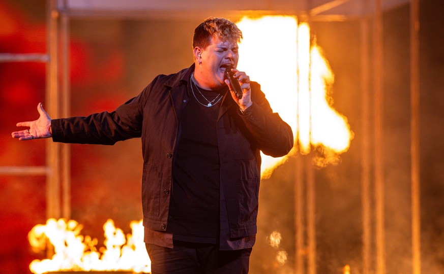 07.05.2024, Schweden, Malmö: Isaak aus Deutschland mit dem Titel &quot;Always On The Run&quot; beim ersten Halbfinale des Eurovision Song Contest (ESC) 2024 in der Malmö Arena. Mit dem ersten Halbfina ...