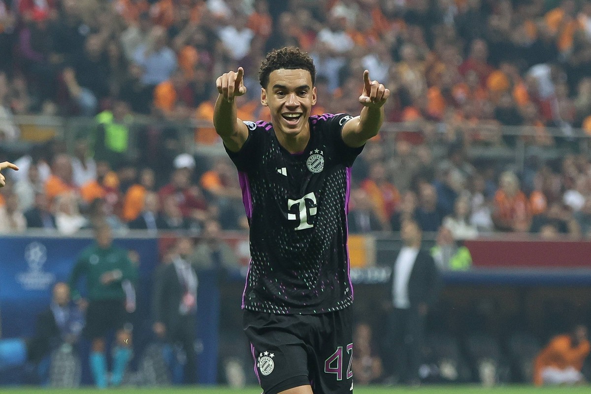 Torjubel von Jamal Musiala 42 FC Bayern Muenchen zum 1:3, Galatasaray Istanbul vs. FC Bayern Muenchen, Champions League, Fussball, Vorrunde, Hinspiel, 24.10.2023 Istanbul Istanbul Tuerkei *** Goal cel ...