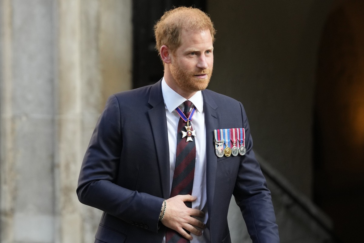 ARCHIV - 08.05.2024, Großbritannien, London: Der britische Prinz Harry verlässt die St. Paul&#039;s Cathedral, nachdem er an einem Dankgottesdienst zum 10-jährigen Bestehen der Invictus Games Foundati ...