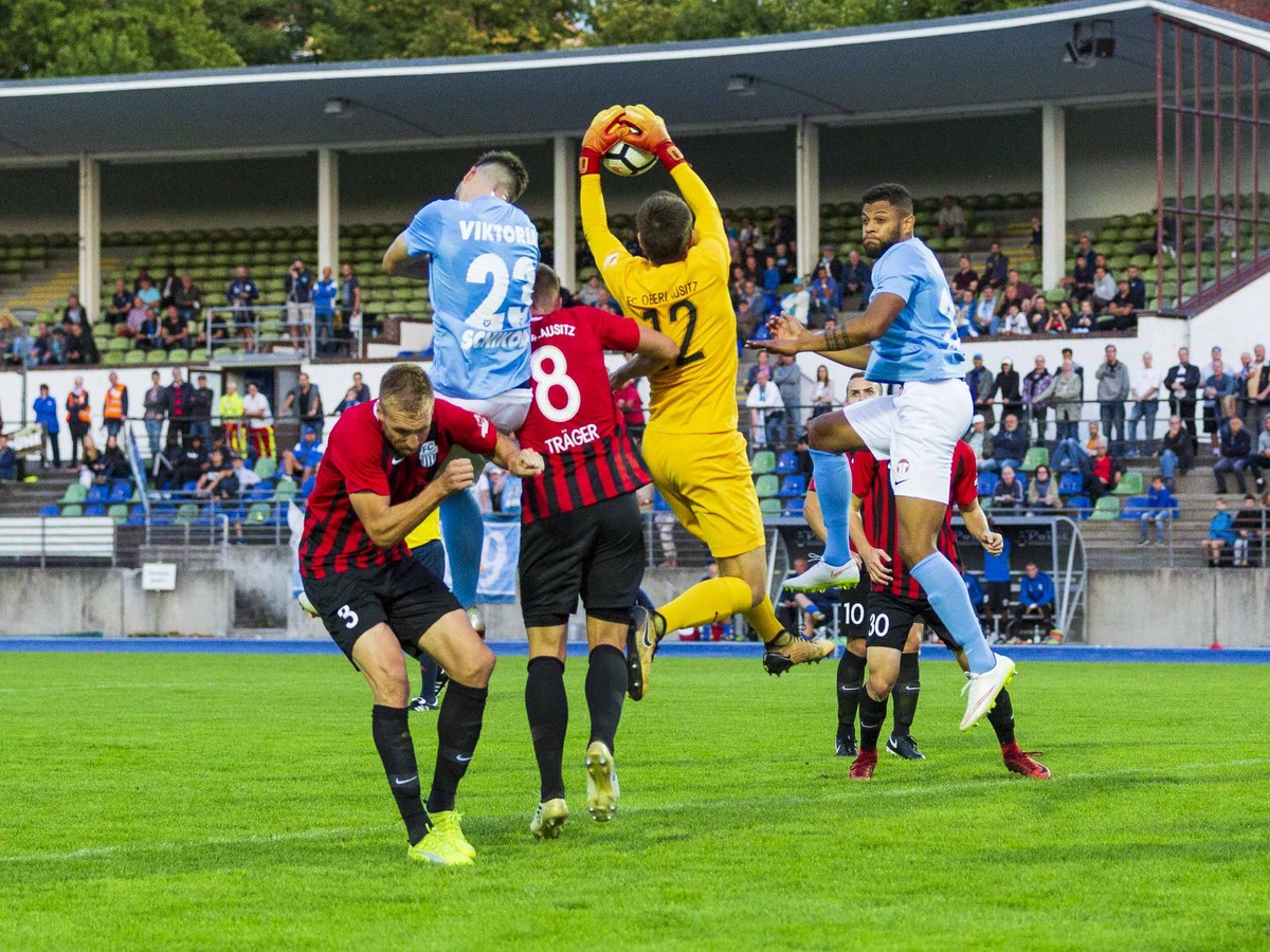 Gegen den FC Oberlausitz Neugersdorf verliefen sich deutlich weniger als 600 Zuschauer ins Stadion Lichterfelde.
