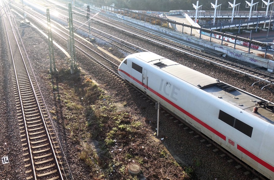 Reisen mit den ICEs der Deutschen Bahn wird für Menschen bis 26 Jahren nun sehr günstig.