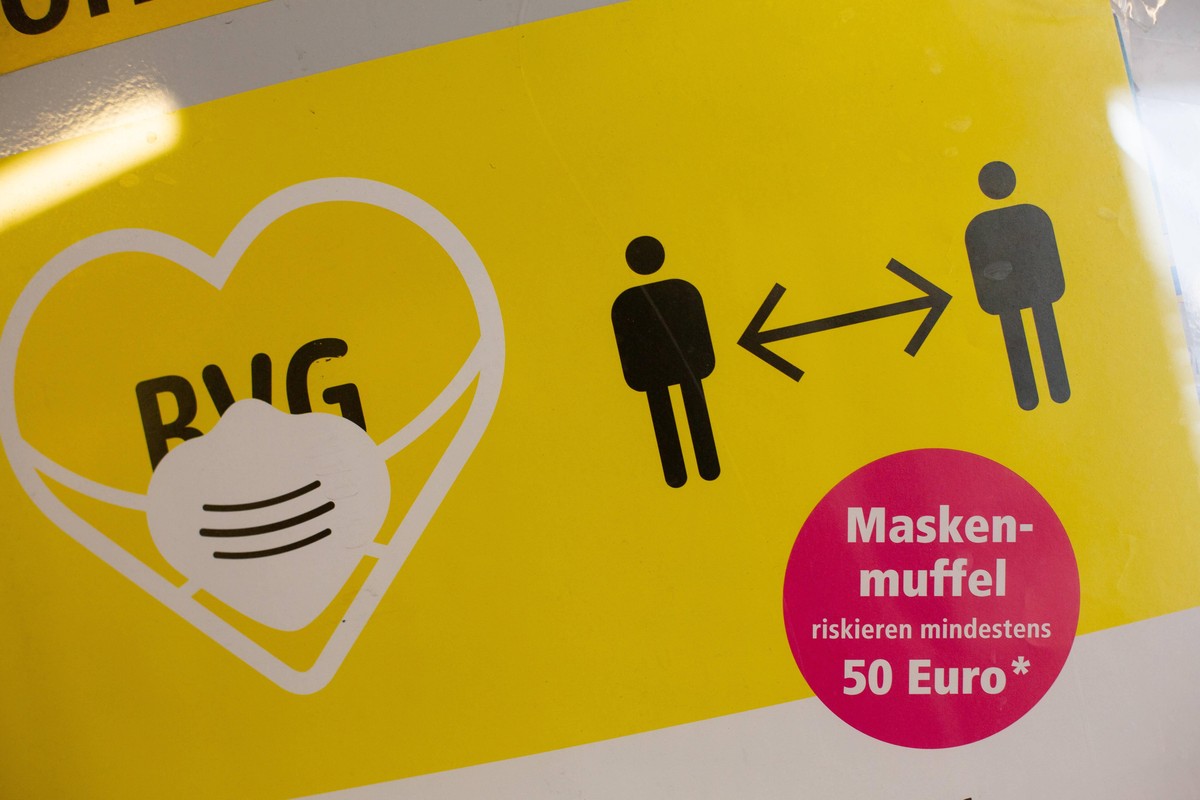 BVG führt eigene Masken-Kontrolle ein, Nach wie vor gilt die Maskenpflicht im ÖPNV in Berlin. Wer keine Maske aufhat und auch nach Aufforderung partout keine Maske Mund-Nase-Schutz aufziehen will, dem ...