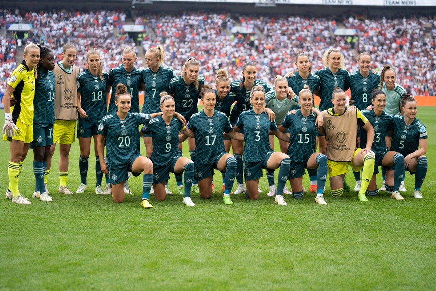 Mannschaftsfoto des DFB Merle Frohms 1 Germany , Nicole Anyomi 14 Deutschland , Ann- Katrin Berger 21 Germany , Tabea Waßmuth 18 Germany , Alexandra Popp 11 Deutschland , Lea Schüller 7 Germany , Jule ...