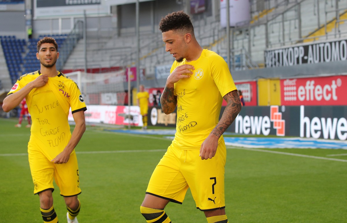 Fussball: 1. Bundesliga: Saison 19/20: 29. SC Paderborn - Borussia Dortmund, Jubel Jadon SANCHO, BVB nach Tor zum 0:2, T-Shirt mit Botschaft Justice , Gerechtigkeit f