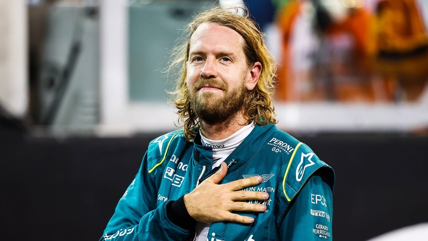 Sport Themen der Woche KW46 Formula 1 2022: Abu Dhabi GP YAS MARINA CIRCUIT, UNITED ARAB EMIRATES - NOVEMBER 20: Sebastian Vettel, Aston Martin, on the grid at the end of his final race in F1 during t ...