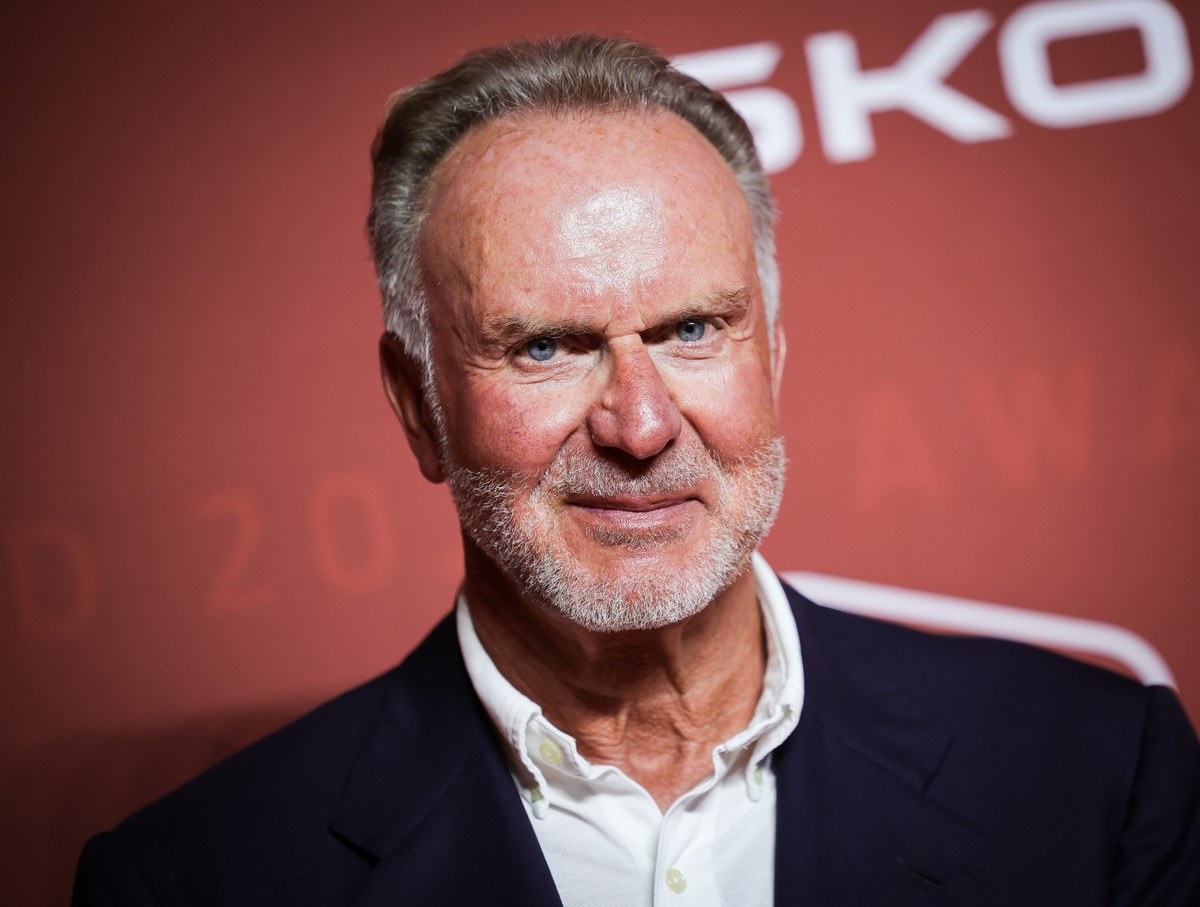 ARCHIV - 21.08.2023, Hamburg: Karl-Heinz Rummenigge, ehemaliger Fuballspieler, kommt zur Verleihung des &quot;Sport Bild-Award 2023&quot; in den Fischauktionshallen. Rummenigge hatte Verständnis für R ...