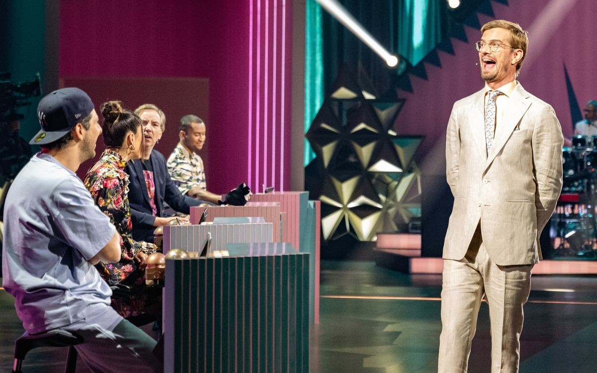 Abreibung für Joko Winterscheidt: Zu Beginn der jüngsten "Wer stiehlt mir die Show?"-Ausgabe trat der Moderator noch gewohnt selbstbewusst auf. Doch dann wendete sich das Blatt.