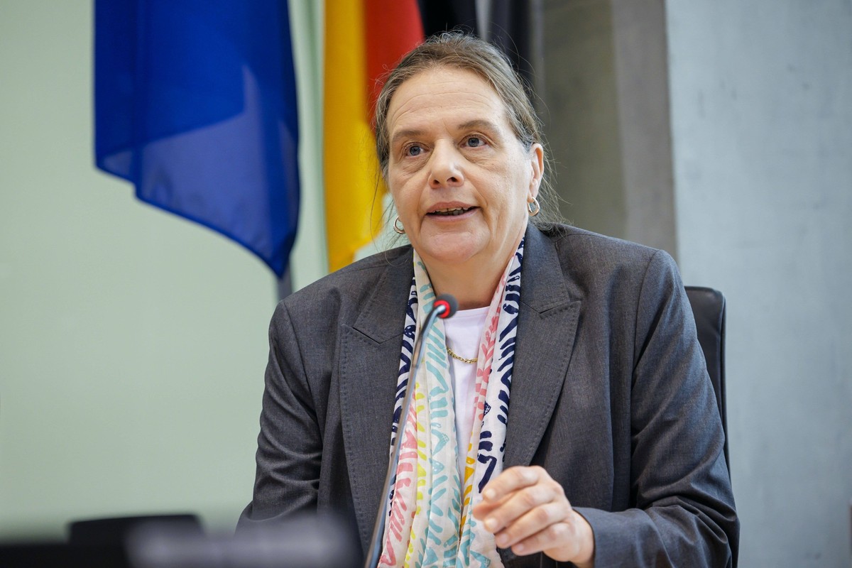 Bundeswahlleiterin Ruth Brand eroeffnet die oeffentliche Sitzung des Bundeswahlausschusses. Berlin, 03.07.2024. Berlin Deutschland *** Federal Returning Officer Ruth Brand opens the public meeting of  ...