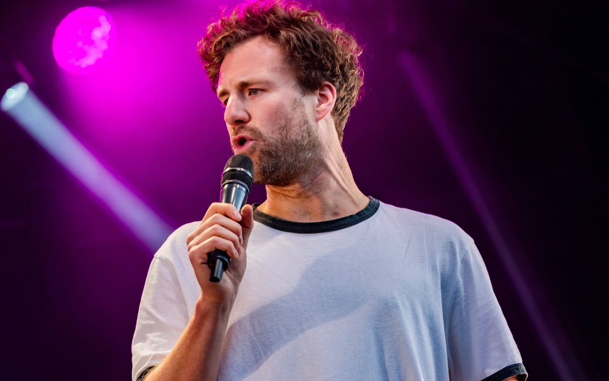 Nightwash Open Air beim BonnLive Open Air auf dem Telekom Campus in Bonn Beuel 29.05.2024 Comedian Luke MOCKRIDGE beim Live Auftritt bei der Comedy Reihe Nightwash Open Air auf dem BonnLive Open Air a ...
