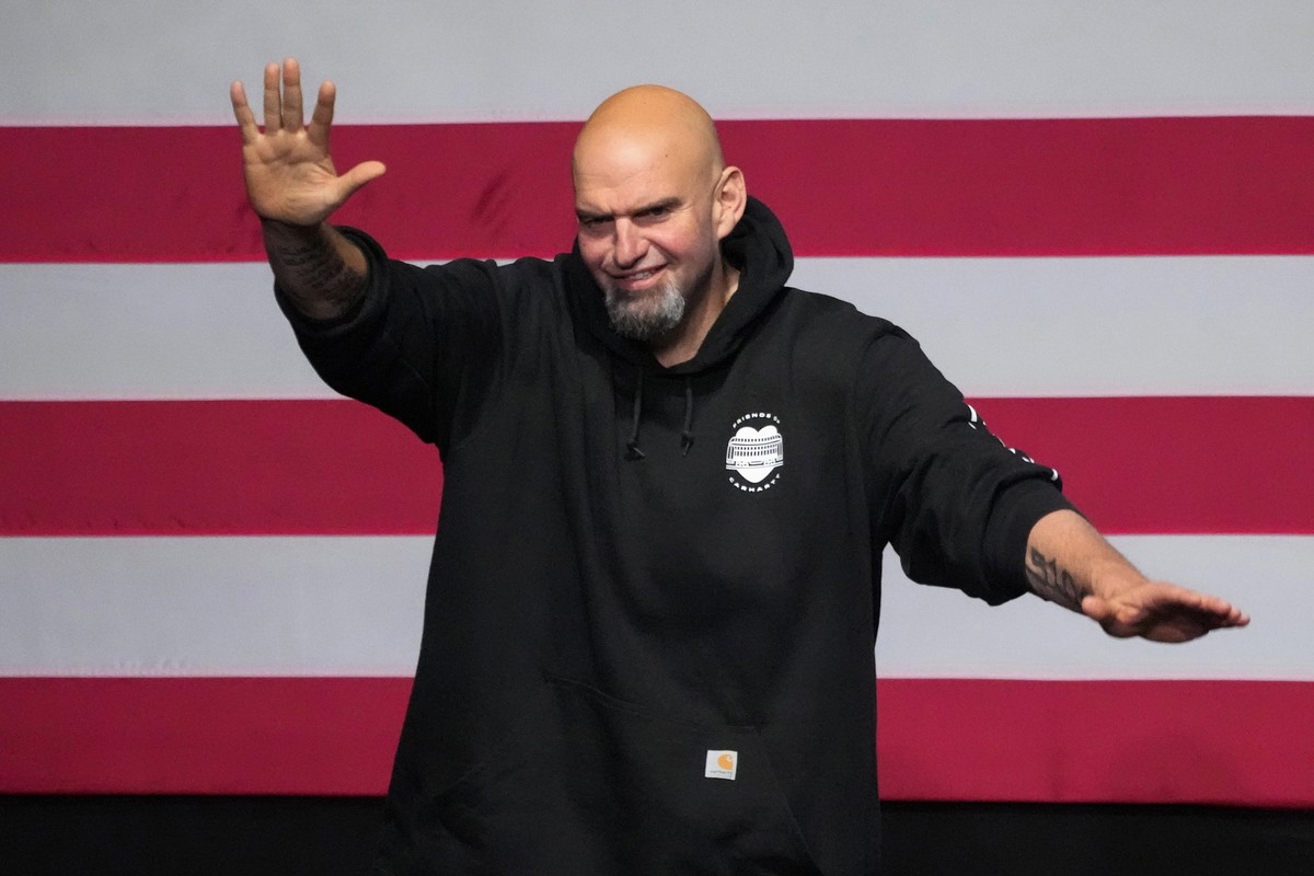 Pennsylvania Lt. Gov. John Fetterman, Democratic candidate for U.S. Senate from Pennsylvania, waves to supporters after addressing an election night party in Pittsburgh, Wednesday, Nov. 9, 2022. (AP P ...