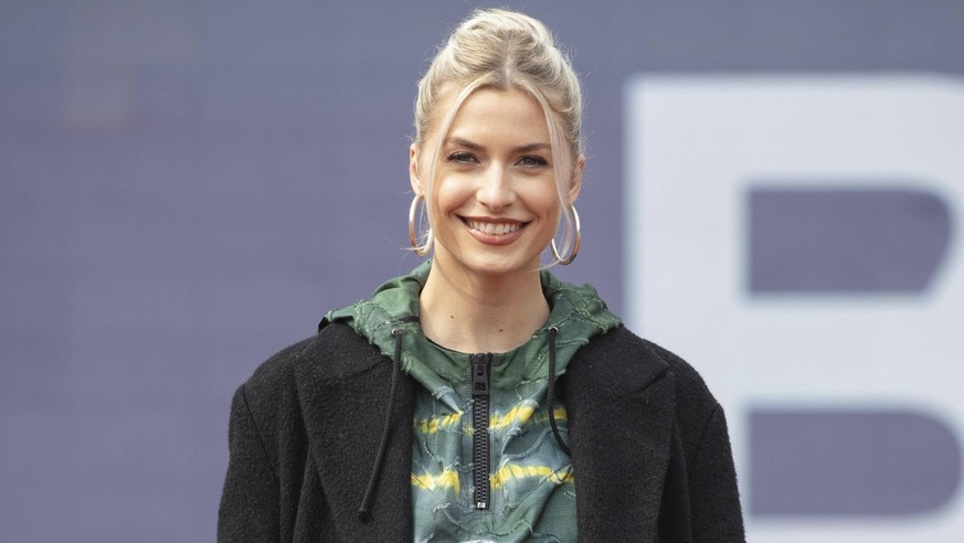 BMW Open 2021 Feature, Model Lena Gercke bei der Herren Einzel Siegerehrung, Praesentation Tennis - BMW Open 2021 Feature - ATP, Tennis Herren - MTTC Iphitos - Munich - - Germany - 2 May 2021. *** BMW ...