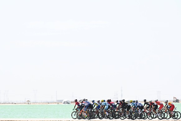 220803 -- GOLMUD, Aug. 3, 2022 -- Participants comepete during stage 8 of the 21st Tour of Qinghai Lake 2022 cycling race in northwest China s Qinghai Province, Aug. 3, 2022. SPCHINA-QINGHAI-CYCLING-T ...