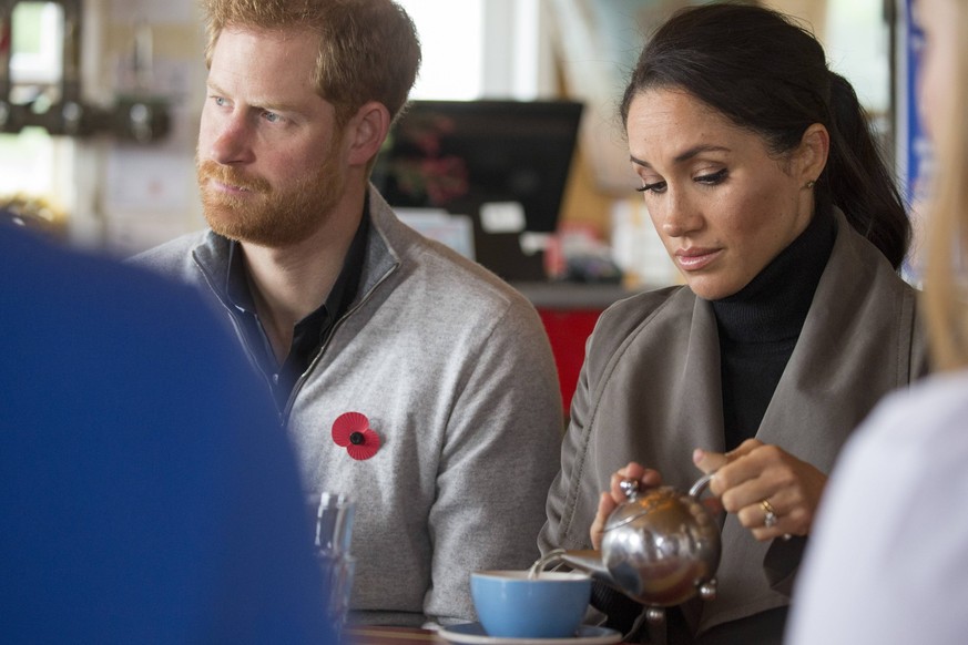 . 29/10/2018. Wellington, New Zealand. Prince Harry &amp; Meghan Markle, The Duke and Duchess of Sussex, meet young people from mental health projects at the Wellington Cafe in Wellington, New Zealand ...