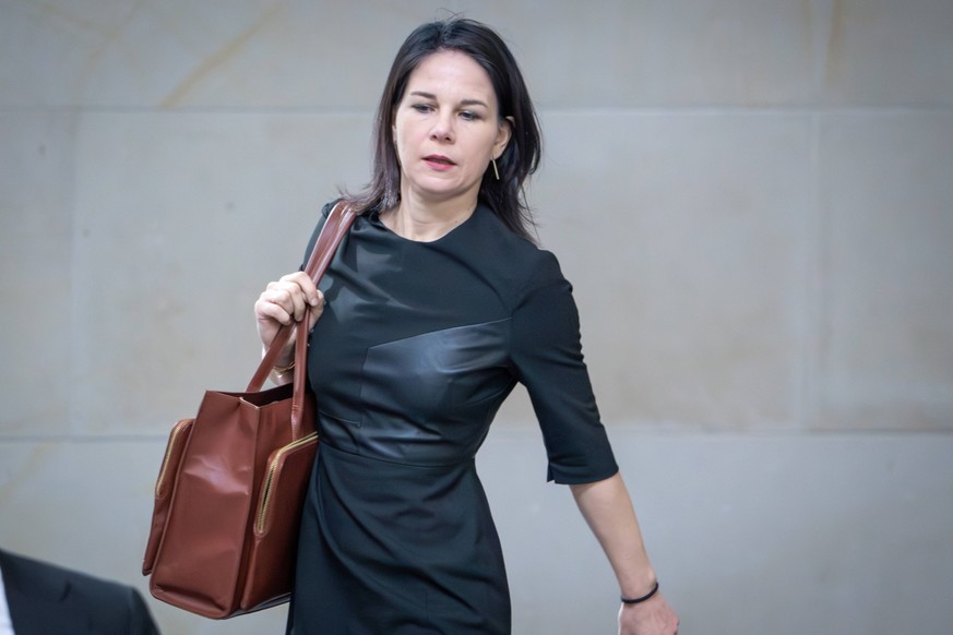 Deutscher Bundestag, 159. Plenarsitzung Annalena Baerbock Aussenministerin Gruene im Portrait auf dem Weg in Plenum bei der 159. Sitzung des Deutschen Bundestag in Berlin, 20.03.2024 Berlin Berlin Deu ...