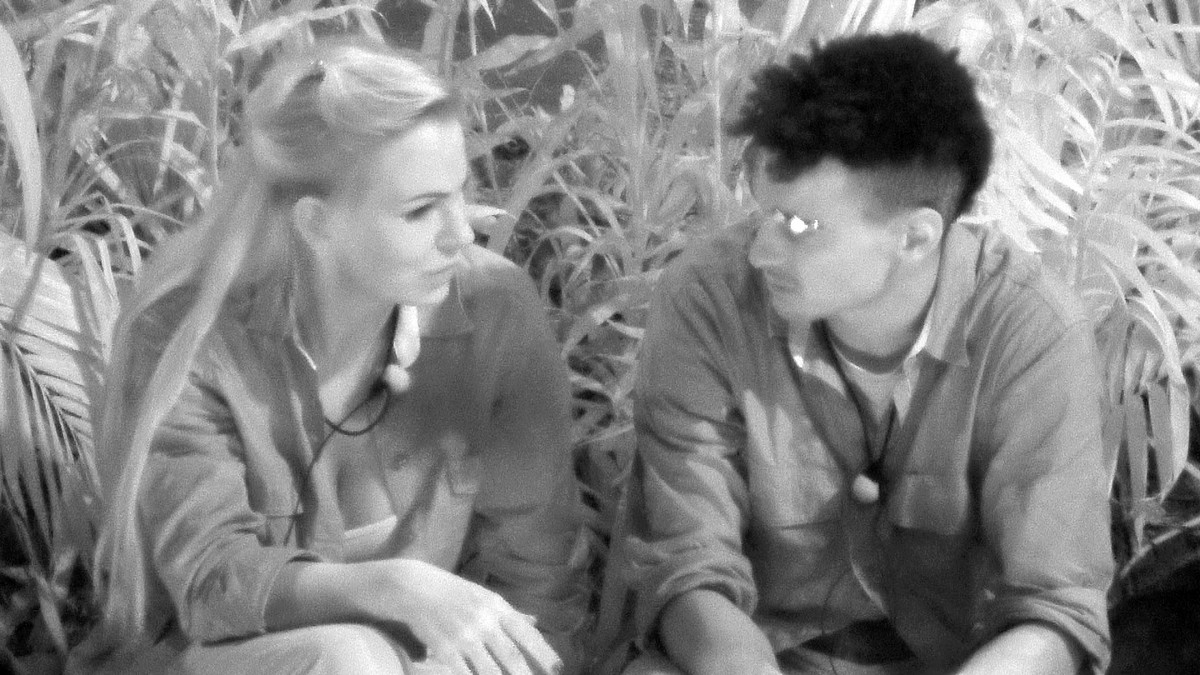 Claudia und Prince Damien: Die beiden nutzen die Nachtwache um über die Liebe zu sprechen.