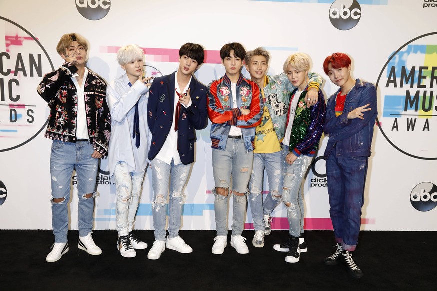 BTS / Bangtan Boys bei der Verleihung der 44. American Music Awards im Microsoft Theatre. Los Angeles, 19.11.2017 *** BTS Boys at the award Ceremony the 44 American Music Awards in Microsoft Theatre L ...