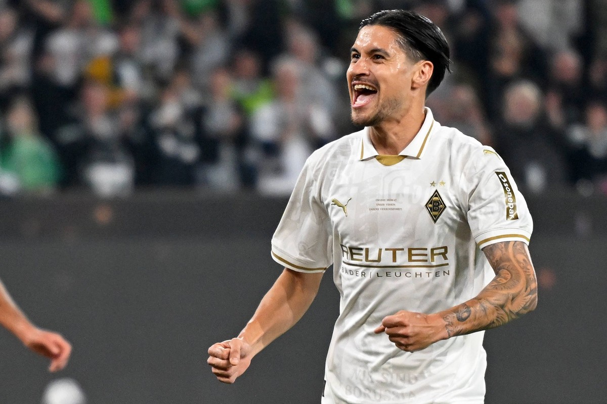 Moenchengladbach, Borussia Park, 02.08.25, GER, Herren, Testspiel, Saison 2025-2026, Borussia Moenchengladbach - FC Valencia Bild: Kevin DICKS Gladbach jubelt nach seinem Tor zum 2:0 Nordrhein-Westfal ...