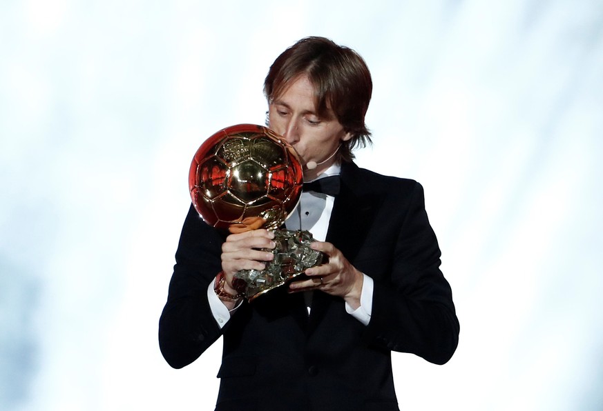 Soccer Football - 63rd Ballon d&#039;Or - The Grand Palais, Paris, France - December 3, 2018 Real Madrid&#039;s Luka Modric with the Ballon d&#039;Or award REUTERS/Benoit Tessier