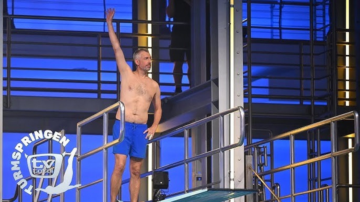 Sebastian Pufpaff gab beim "TV total Turmspringen" eine durchaus gute Figur ab.