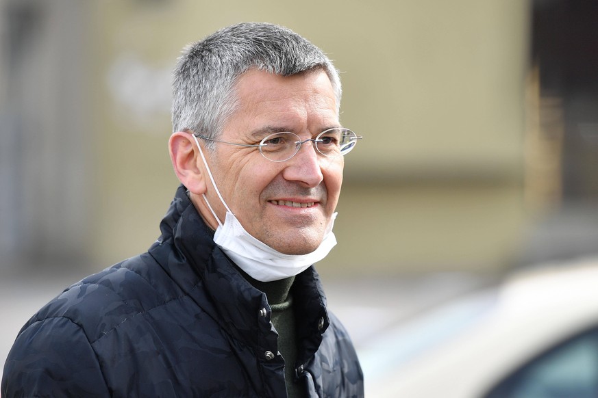 Herbert HAINER Praesident Bayern Muenchen traegt einen Mundschutz,Schutzmaske. Einzelbild,angeschnittenes Einzelmotiv,Portraet,Portrait,Portr