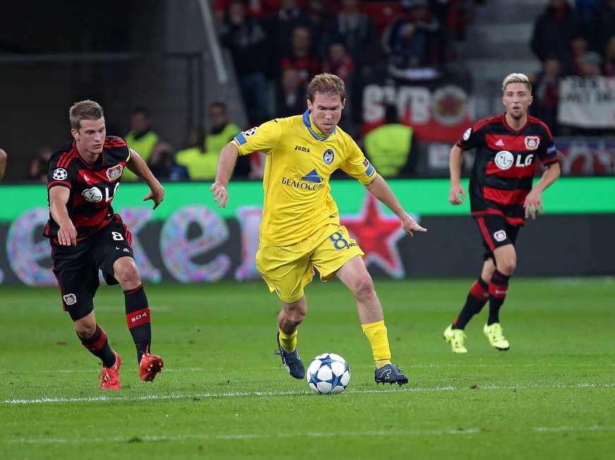 16.09.2015, xovx, Fussball UEFA Champions League, Bayer 04 Leverkusen - Bate Baryssau, emspor v.l. Lars Bender (Bayer 04 Leverkusen), Aleksandr Hleb (BATE Borisov), Kevin Kampl (Bayer 04 Leverkusen),  ...