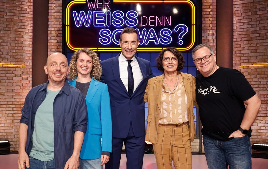 ARD WER WEISS DENN SOWAS? FOLGE 1161, &quot;Cornelia Gröschel und Ulrike Folkerts&quot;, am Freitag (26.04.24) um 18:00 Uhr im ERSTEN.
Moderator Kai Pflaume (M.) und seine Rateteam-Kapitäne Bernhard H ...